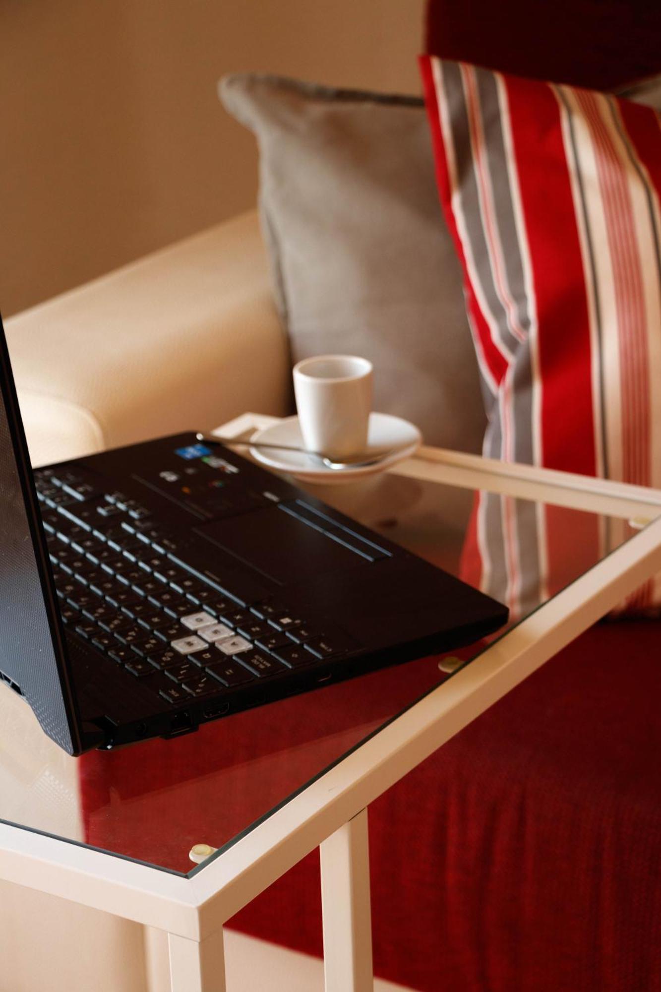 Luminoso. Comodo. Acogedor. Wifi. Junto A Ave Valencia Eksteriør billede