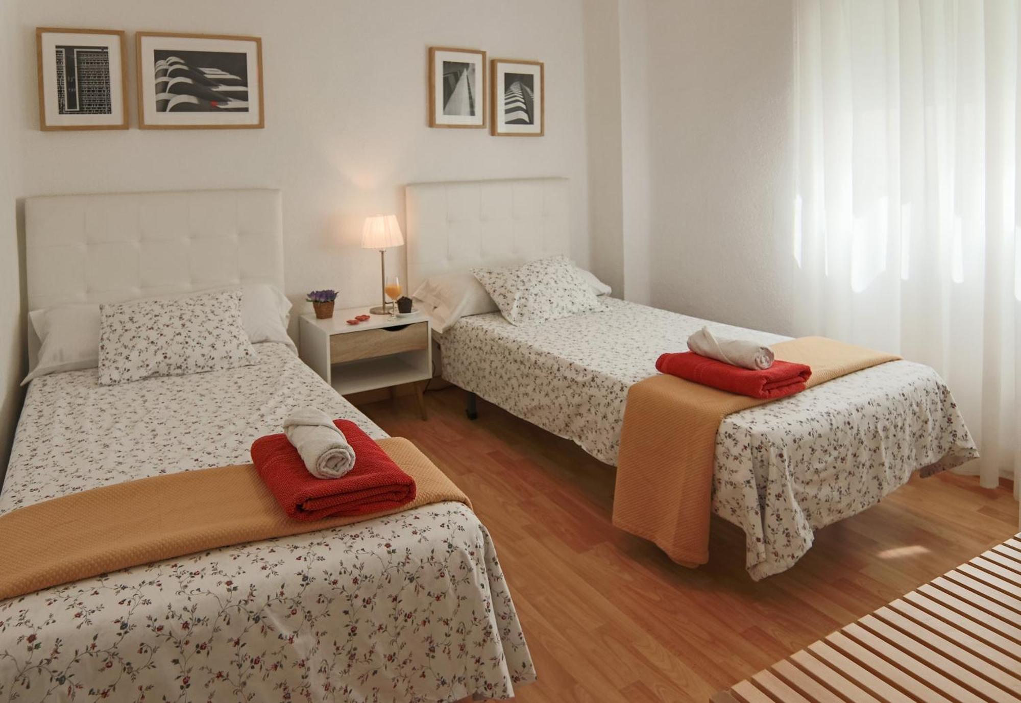 Luminoso. Comodo. Acogedor. Wifi. Junto A Ave Valencia Eksteriør billede